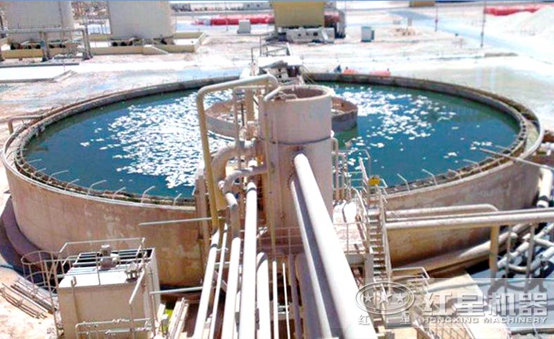 高產(chǎn)濃縮機(jī)現(xiàn)場作業(yè)圖