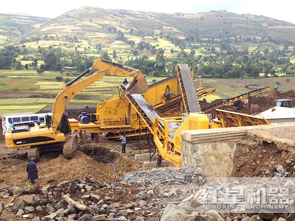 多功能移動(dòng)破碎站現(xiàn)場(chǎng)