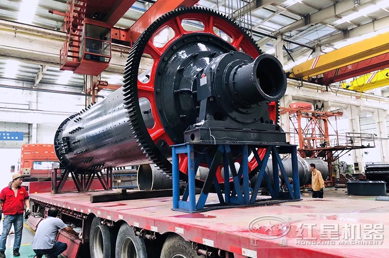 設(shè)備在車間裝車、準(zhǔn)備發(fā)貨