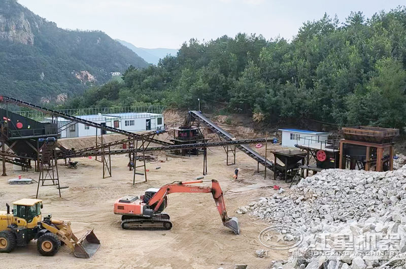 廣東客戶碎石機(jī)工作現(xiàn)場圖片