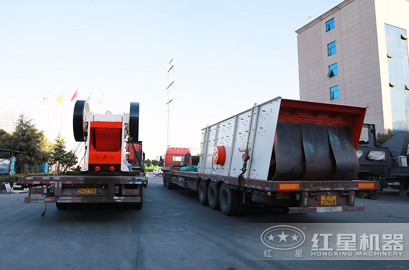 1215破碎機裝車發(fā)貨