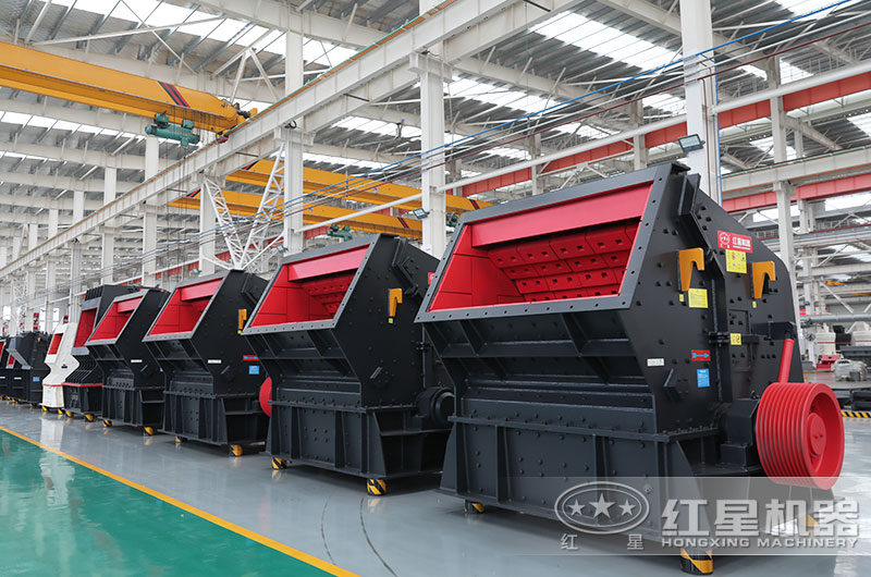 反擊式碎石機(jī)圖片