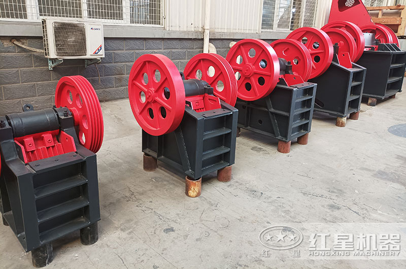 小型碎石粉碎機(jī)圖片 小型碎石粉碎機(jī)圖片