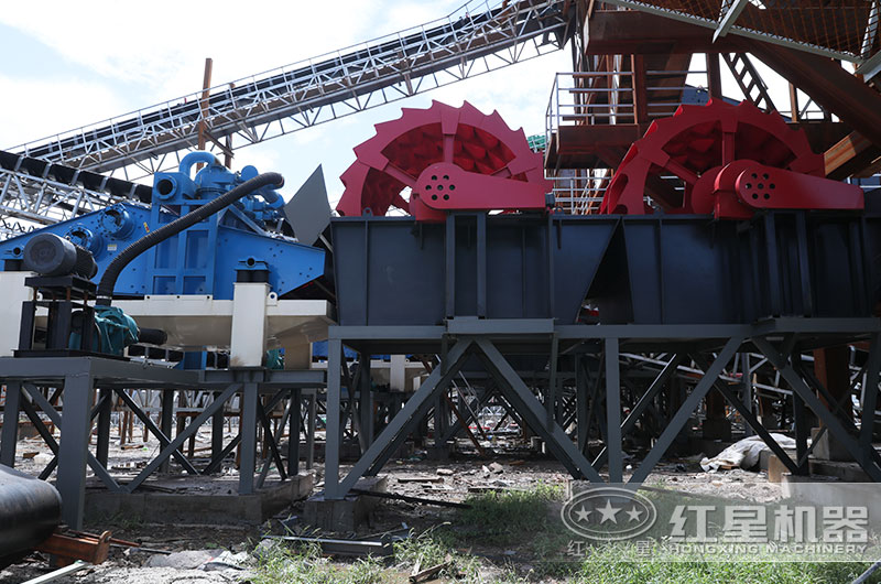 輪斗式洗砂機(jī)工作現(xiàn)場圖片