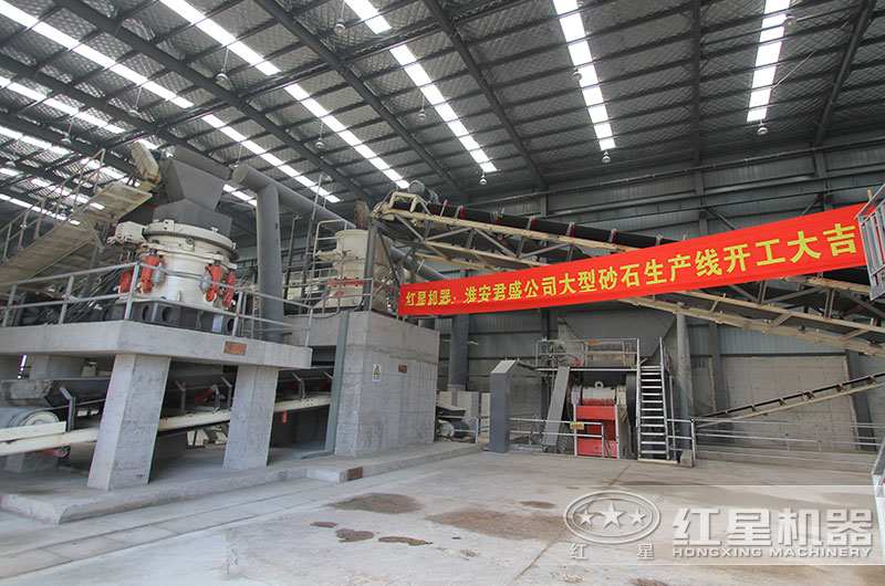 江蘇客戶大型碎石機生產(chǎn)現(xiàn)場圖片