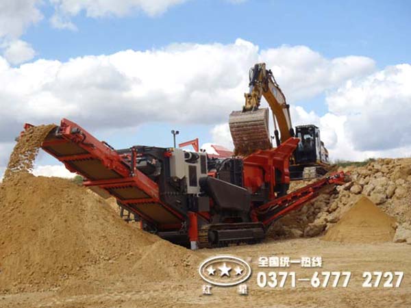 履帶式可移動(dòng)破碎機(jī)