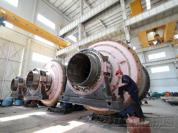 高產(chǎn)節(jié)能球磨機(jī)生產(chǎn)制造