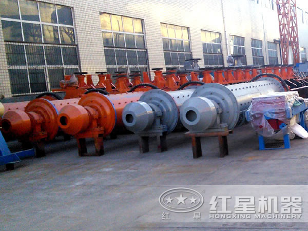 不同型號的球磨機設(shè)備