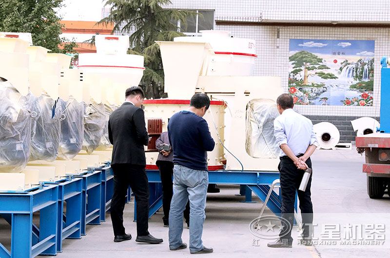 客戶到廠區(qū)考察設(shè)備