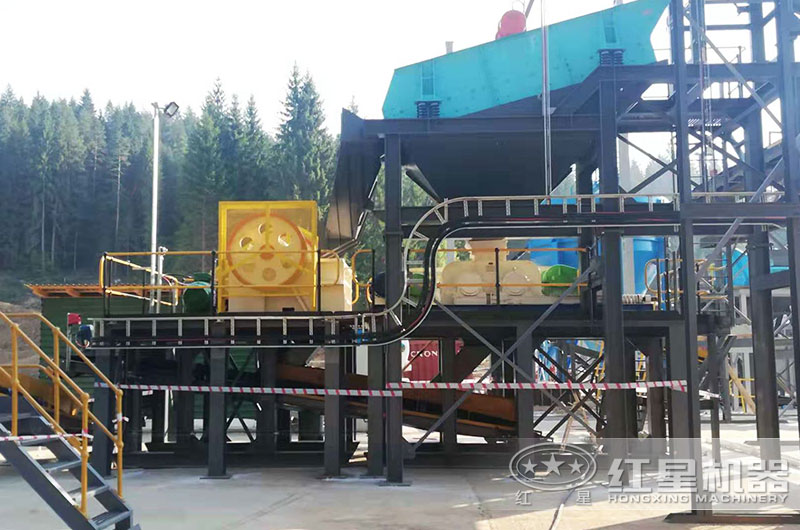 對輥制砂機作業(yè)現(xiàn)場圖片