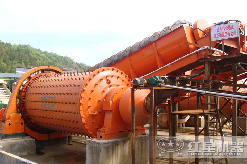 球磨機與分級機搭配工作現(xiàn)場