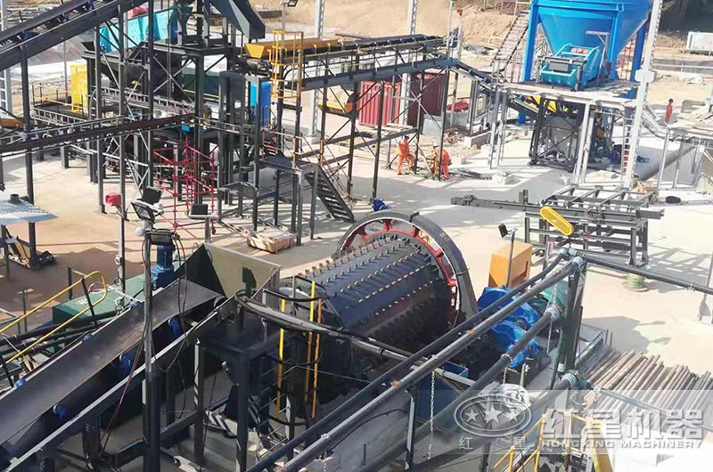 球磨機(jī)工作現(xiàn)場(chǎng)實(shí)拍圖