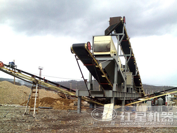 紅星機(jī)器移動(dòng)破碎站現(xiàn)場(chǎng)圖 紅星機(jī)器移動(dòng)破碎站現(xiàn)場(chǎng)圖