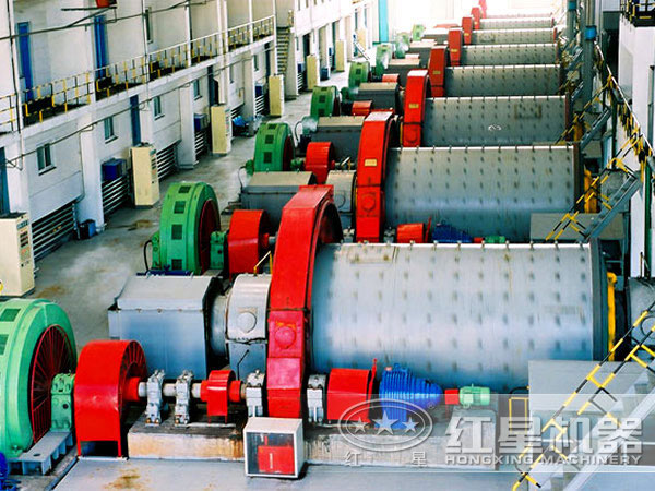 陶瓷球磨機現(xiàn)場圖片