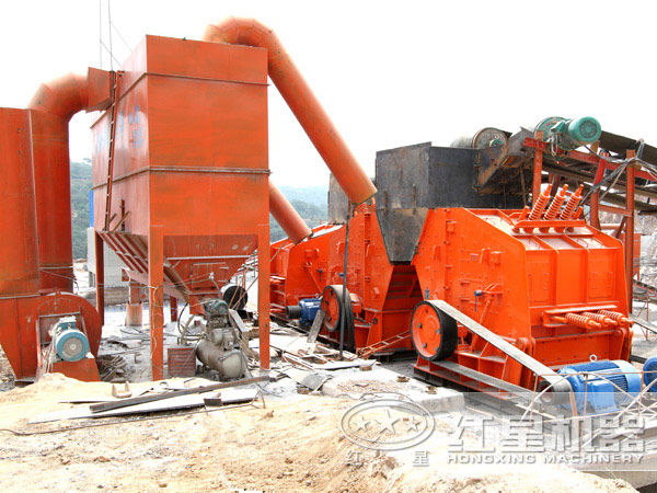 反擊式破碎機(jī)現(xiàn)場圖