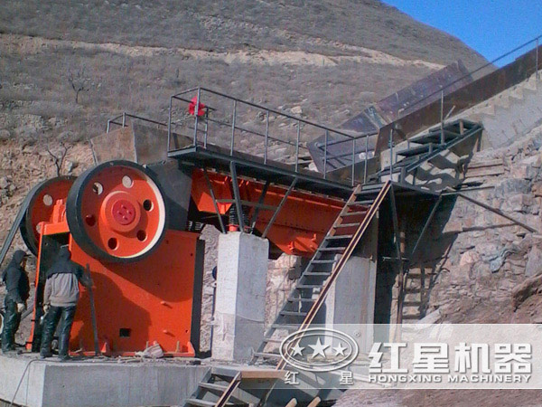 46鄂式破碎機現(xiàn)場工作圖