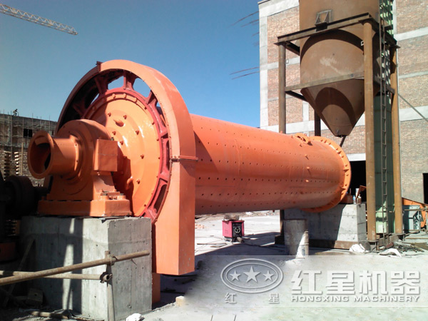 大型球磨機現場圖 大型球磨機現場圖