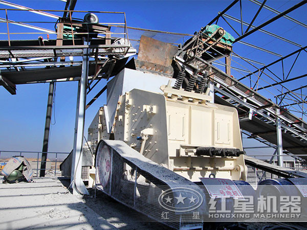 時產(chǎn)300噸石料破碎生產(chǎn)線現(xiàn)場