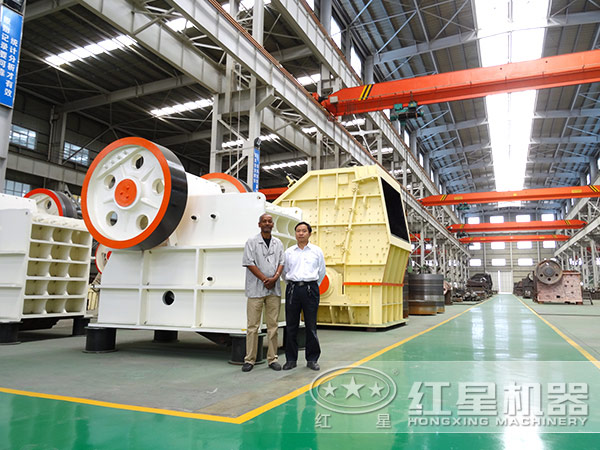 紅星機(jī)器鄂式破碎機(jī)生產(chǎn)車間