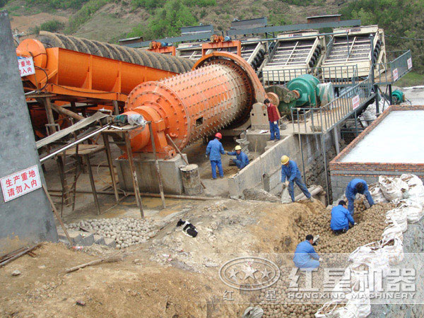 球磨機(jī)現(xiàn)場工作圖