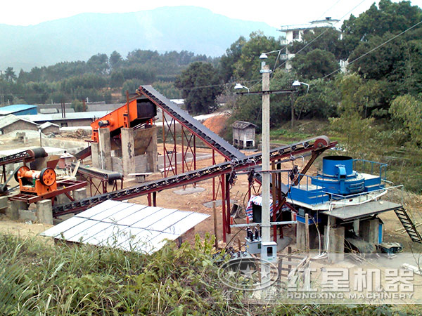 制砂機現(xiàn)場工作圖