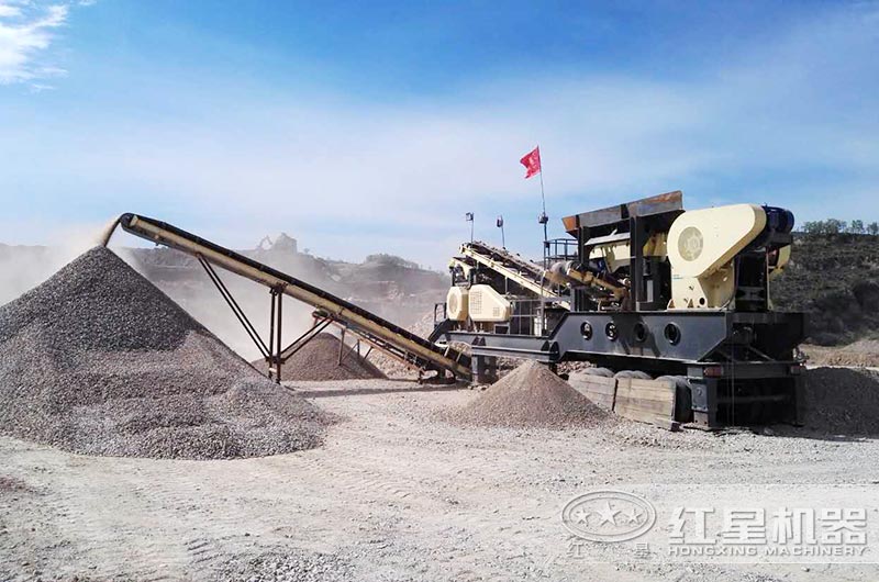 可生產(chǎn)出不同成品粒度的移動打石子機(jī)現(xiàn)場