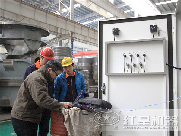 科研人員生產廠區(qū)工作圖