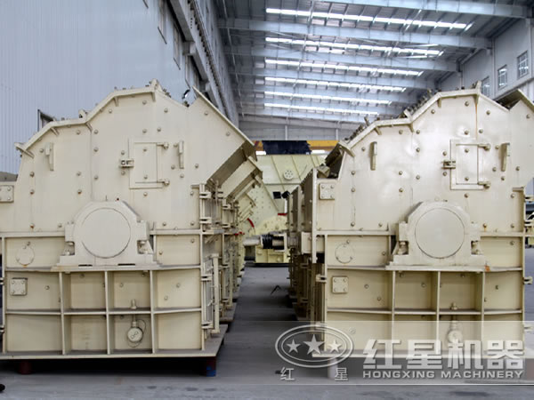 紅星機器白云石細碎機生產(chǎn)車間