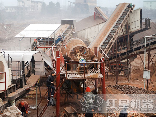 移動打石子機現(xiàn)場處理建筑垃圾