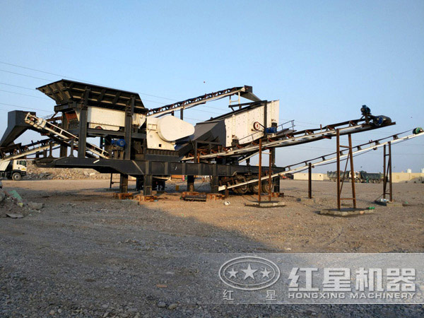 小型流動(dòng)瀝青破碎機(jī)現(xiàn)場圖