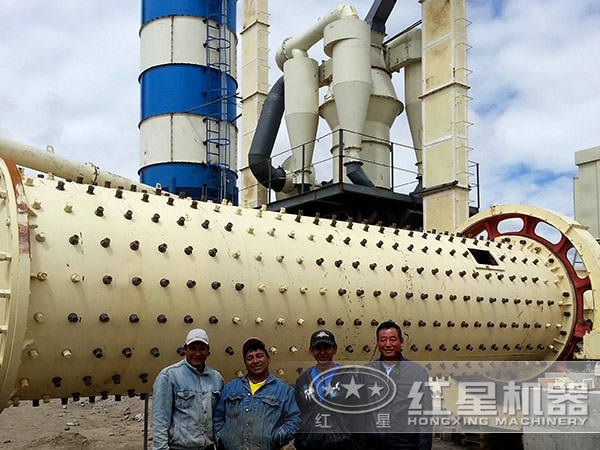 大型球磨機生產(chǎn)線客戶現(xiàn)場