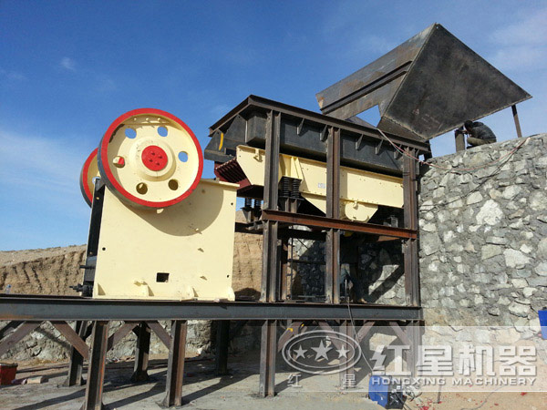 石頭顎式破碎機現(xiàn)場圖