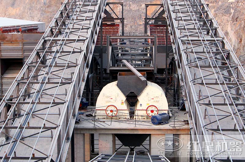 重錘式石頭破碎機(jī)客戶現(xiàn)場(chǎng)展示