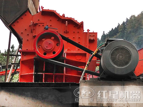 新型煤矸石細碎機客戶現(xiàn)場 新型煤矸石細碎機客戶現(xiàn)場