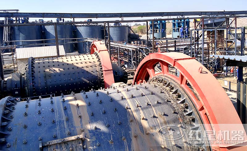 大型節(jié)能環(huán)保球磨機(jī)客戶現(xiàn)場(chǎng)