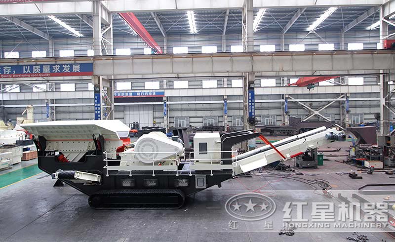 履帶式砂石粉碎機(jī)加工車間