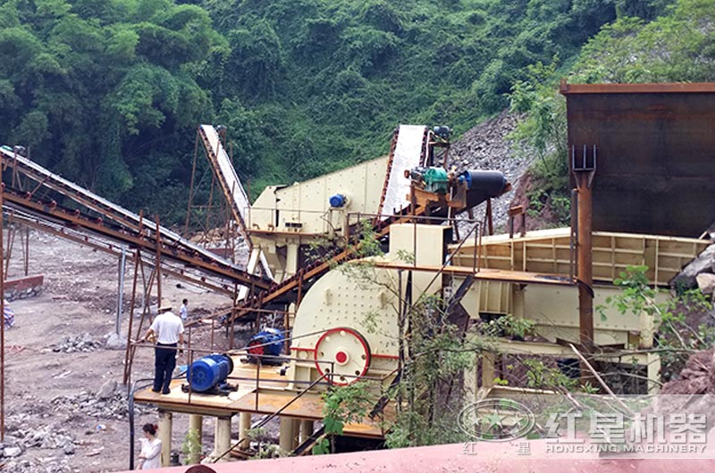 錘式破碎機(jī)加工現(xiàn)場