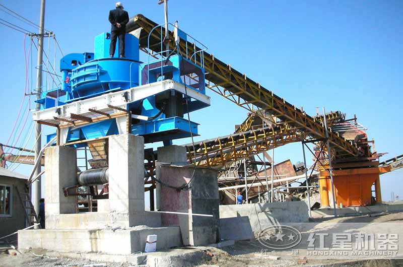 小型碎沙機(jī)-碎石制沙現(xiàn)場(chǎng)