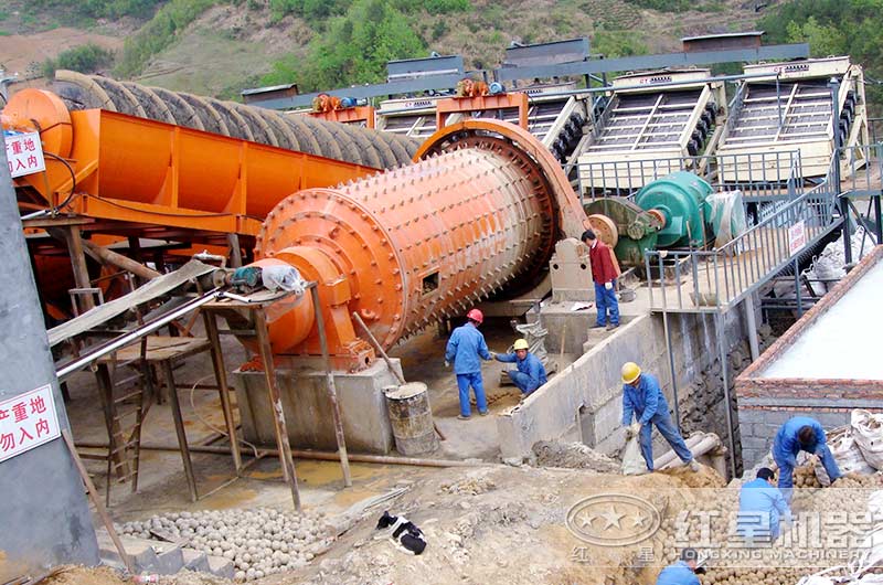 更換添加球磨機(jī)鋼球的現(xiàn)場操作