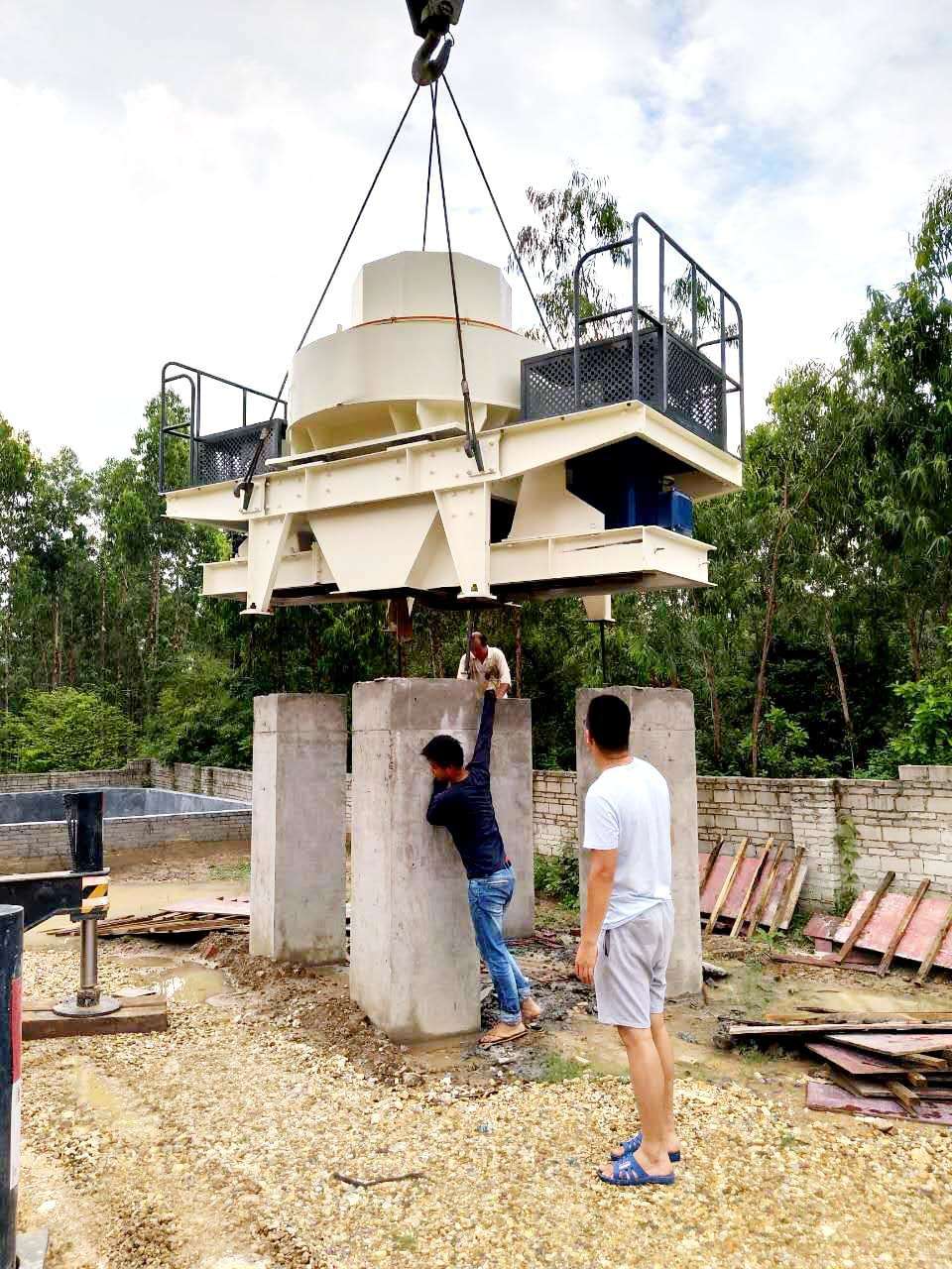 河卵石制砂機(jī)現(xiàn)場安裝圖