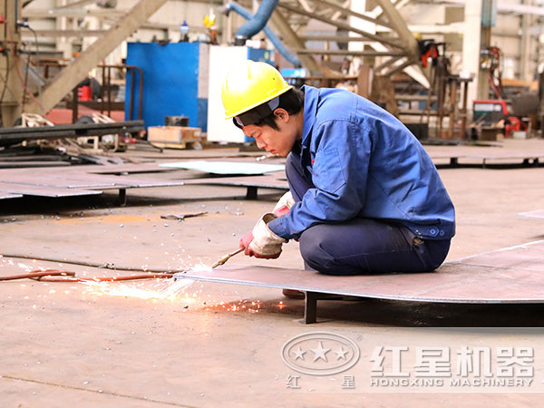 紅星工人車間作業(yè)現(xiàn)場