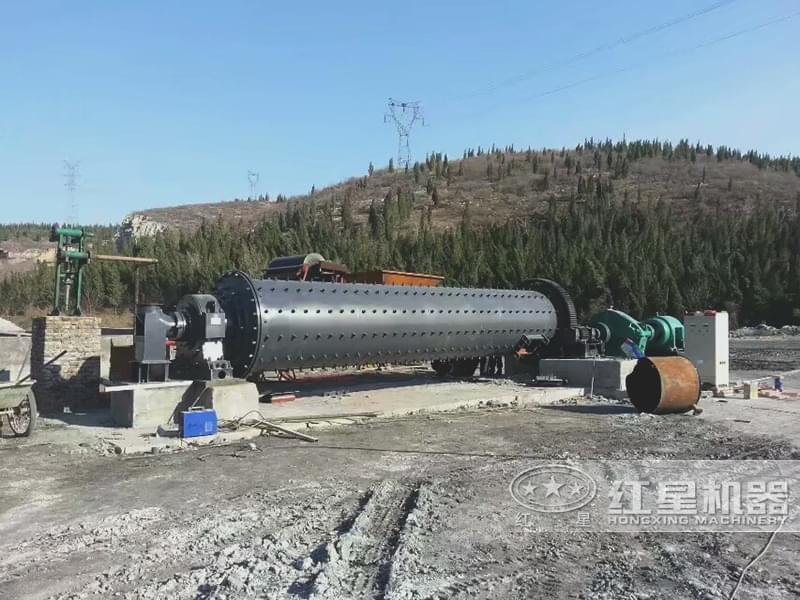 球磨機作業(yè)現(xiàn)場 球磨機作業(yè)現(xiàn)場