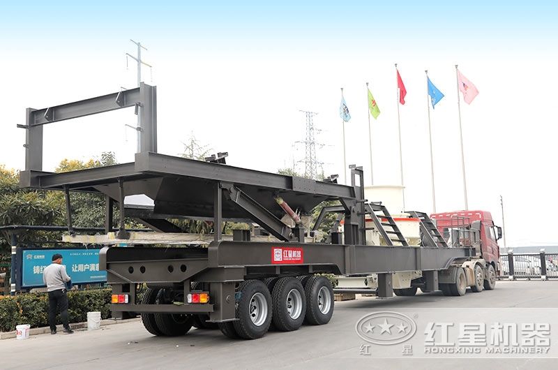 紅星機器車載混凝土砂石粉碎機整裝待發(fā)