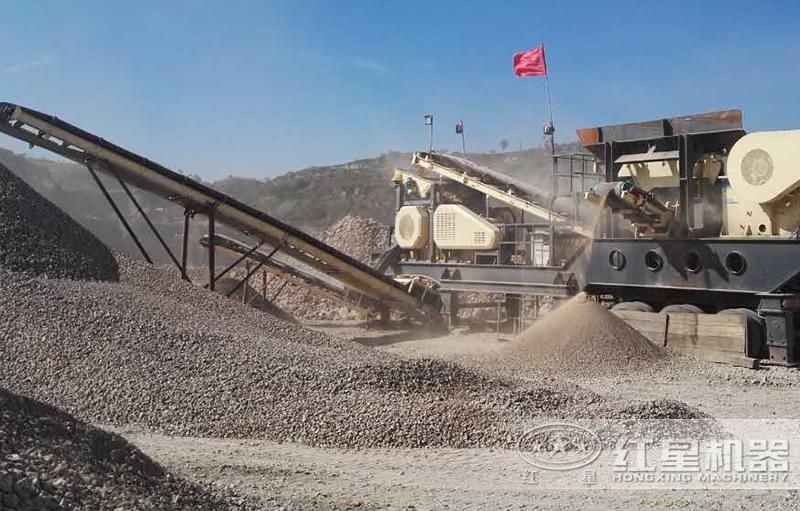 車載流動破碎機作業(yè)現(xiàn)場