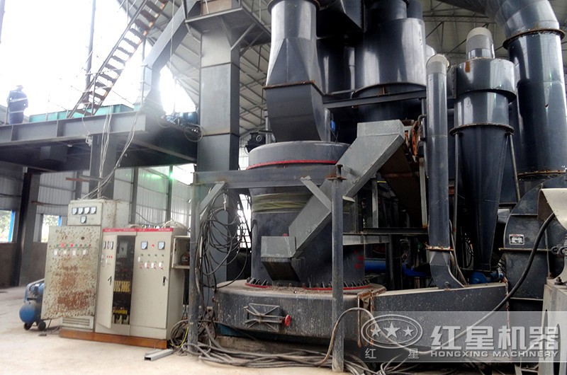 磨粉設(shè)備生產(chǎn)現(xiàn)場(chǎng)