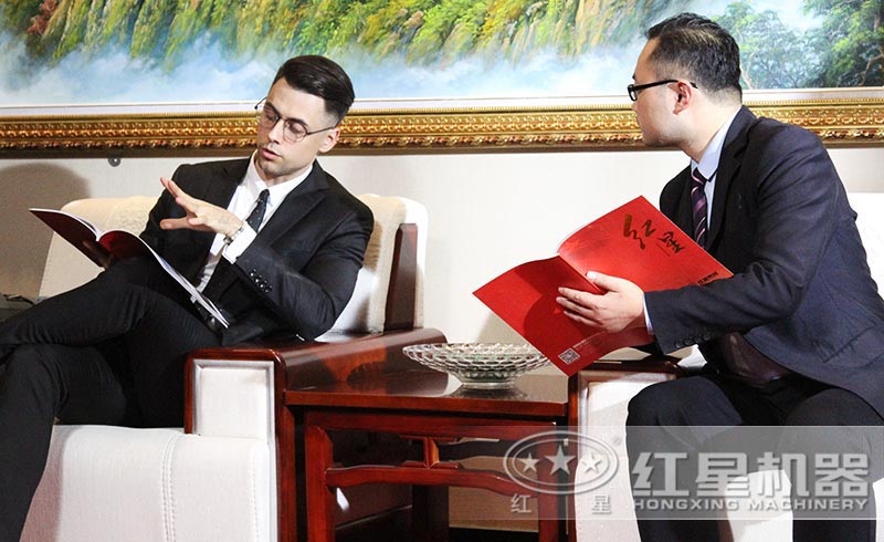 紅星機(jī)器專業(yè)工程師為客戶定制方案