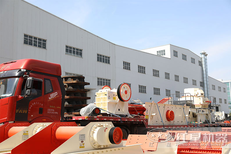 鄭州碎石機(jī)械設(shè)備發(fā)貨現(xiàn)場