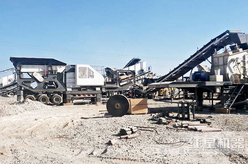 2000噸移動打石機設(shè)備作業(yè)現(xiàn)場