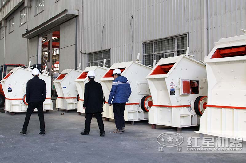 用戶參觀反擊破碎機(jī) 用戶參觀反擊破碎機(jī)