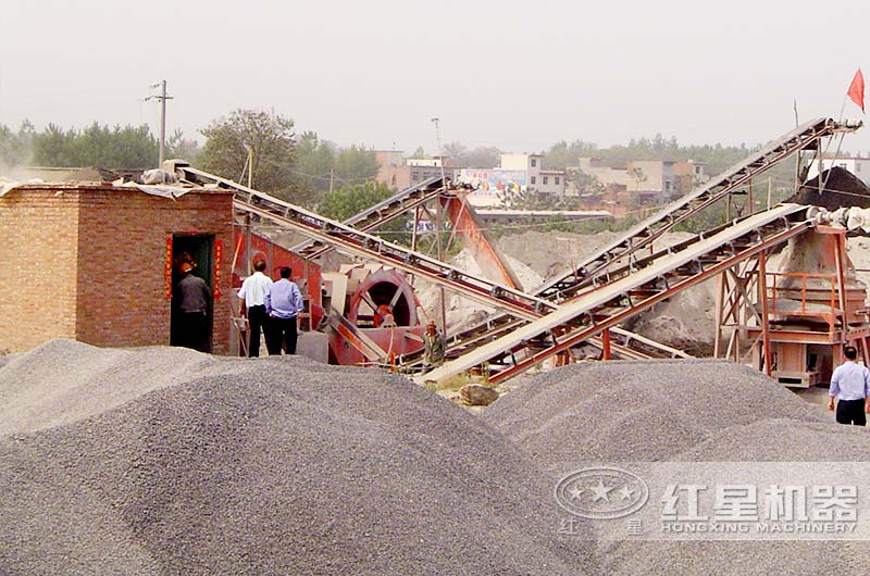 石頭粉碎沙子現(xiàn)場(chǎng)